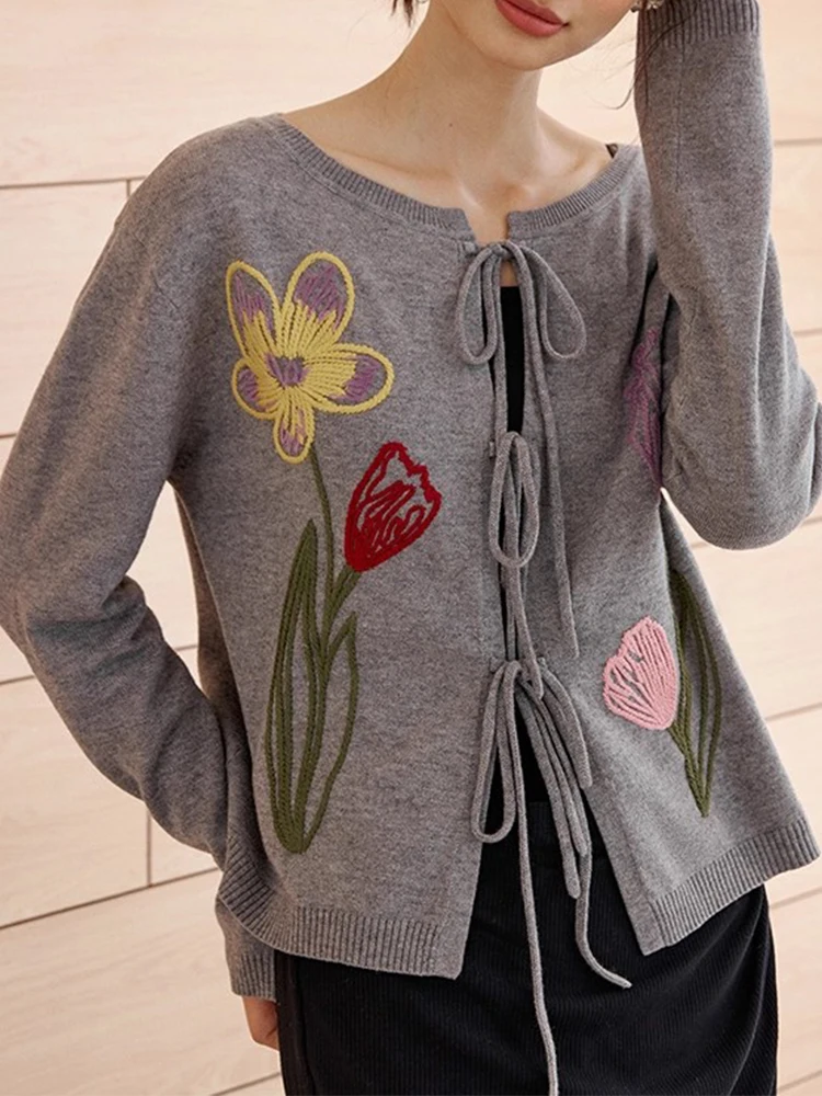 

2025 Design Sense Spring and Autumn Design Sense Advanced Embroidery Flower Top Strap White Knitted Cardigan Women's Sweater