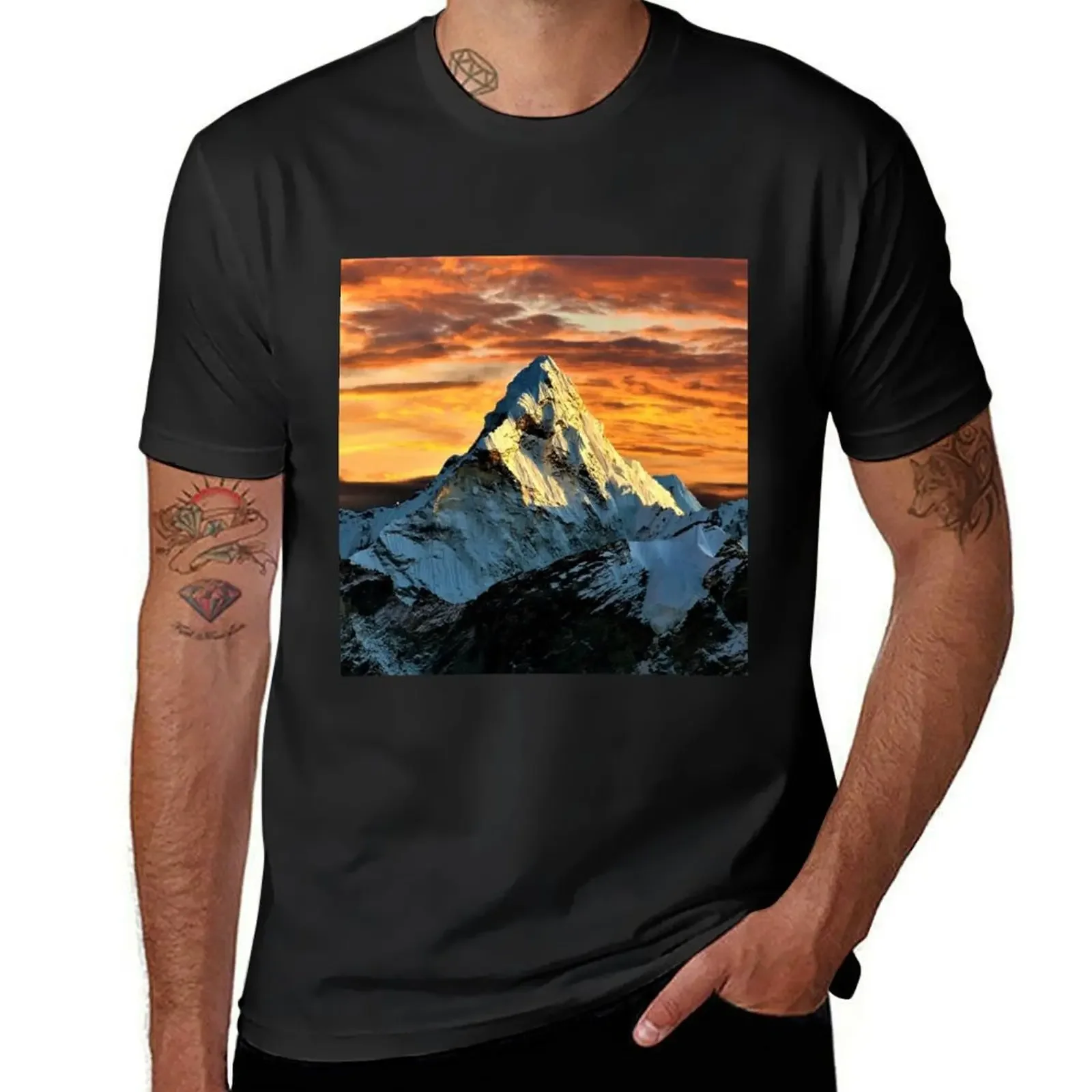 Camiseta para fotografía en color, camiseta de montaje Ama Dablam al atardecer en el camino al monte Everest Matterhorn del Himalaya