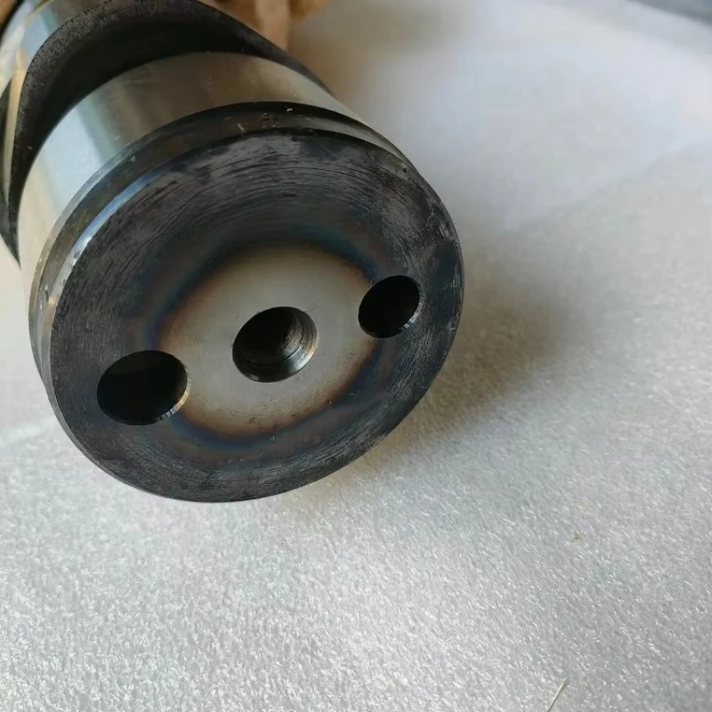 Automobiles High Quality Truck Engine Parts Camshaft