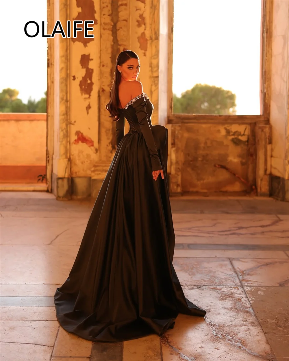 Luxury V-neck Satin Ruched Bridesmaid Evening Party Dress Side Split Court Long Sleeve Prom Dress Beaded Crystal Customzied