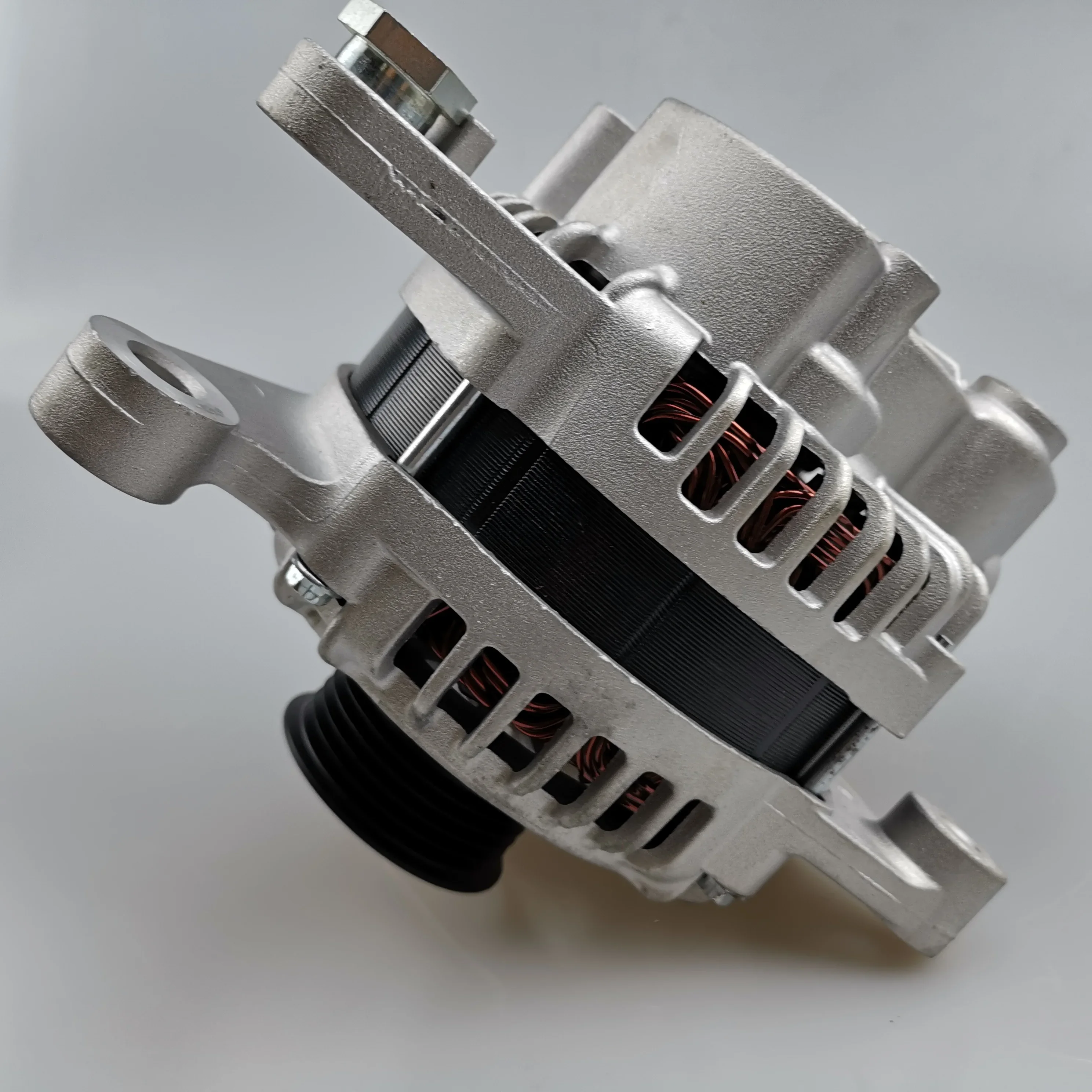 

Geely Emgrand EC7/EC8 alternator 1016050836