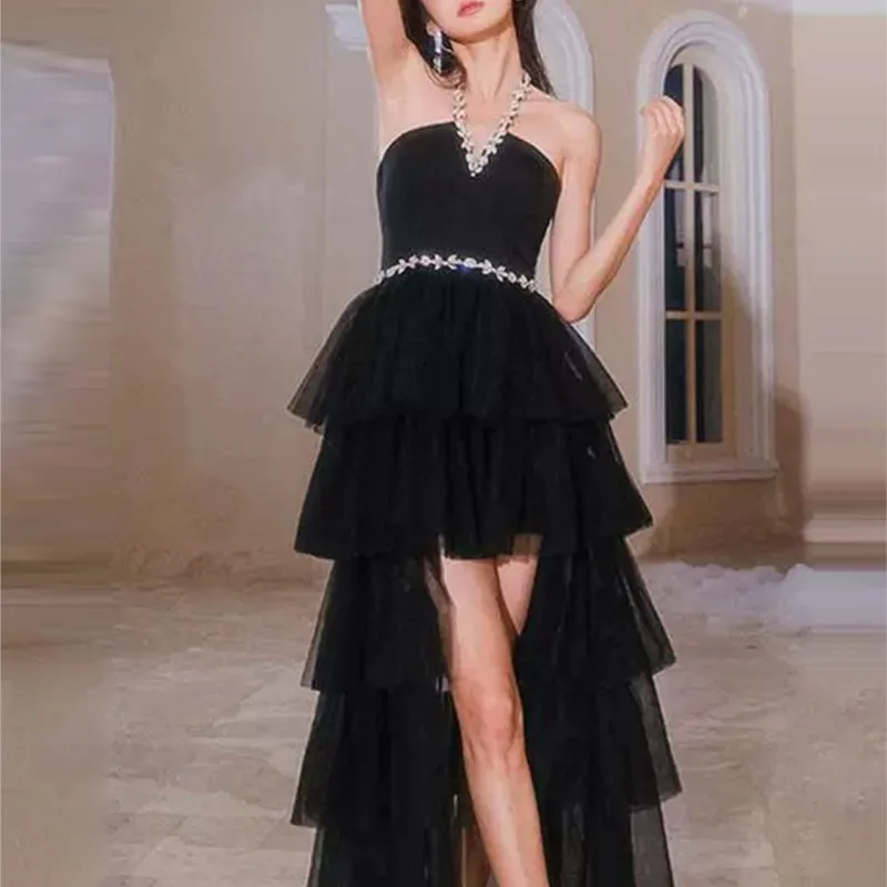 

A long dress for birthday party banquet with halter neck and diamond-encrusted tulle