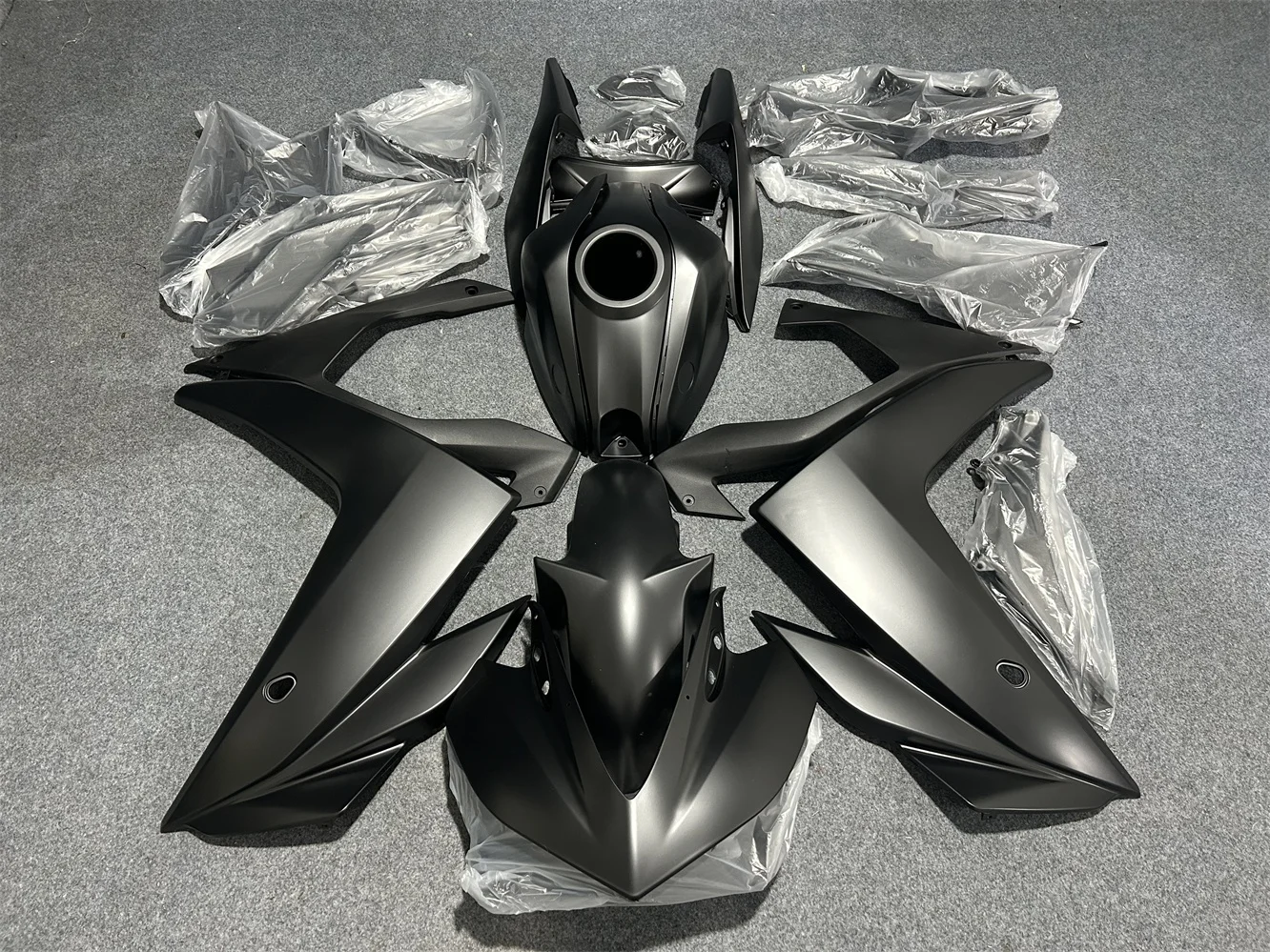 The motorcycle fairing kit is suitable for the R3 2015 2016 2017 2018 R25 15 16 17 18 fairing matte black motorcycle hous