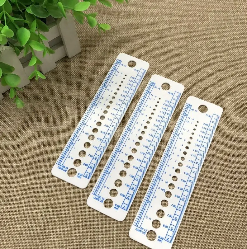 1 pcs UK US Canada Sizes Knitting Accessories Needle Gauge Inch Sewing Ruler Tool CM 2-10mm Size Measuring Sewing Crochet Tools