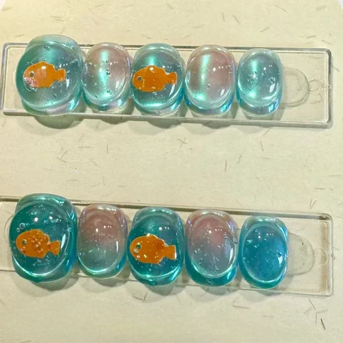 10Pcs 손톱에 반짝이 수제 프레스 전체 커버 금붕어 장식 짧은 둥근 머리 발레리나 거짓 손톱 매니큐어 네일 팁 