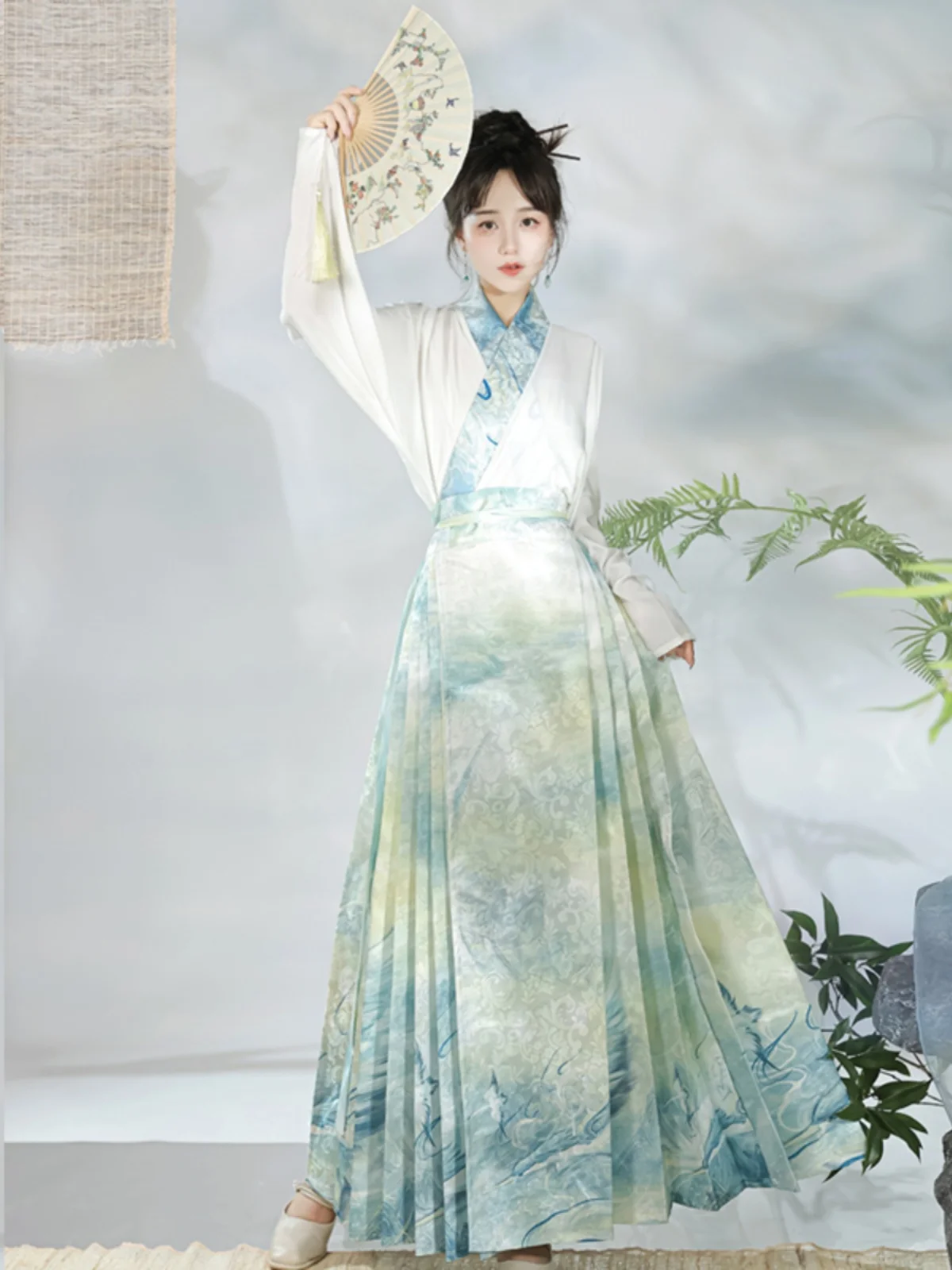 original Hanfu female Ming style cross collar aircraft sleeve national style horse face skirt set for daily commuting,