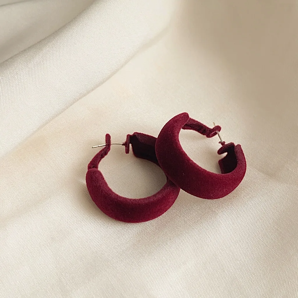 French Wine Red Flocking Earrings Women Artistic Retro Style Ear Studs Elegant Whiteness Enhancing Ear Jewelry High-End Feel