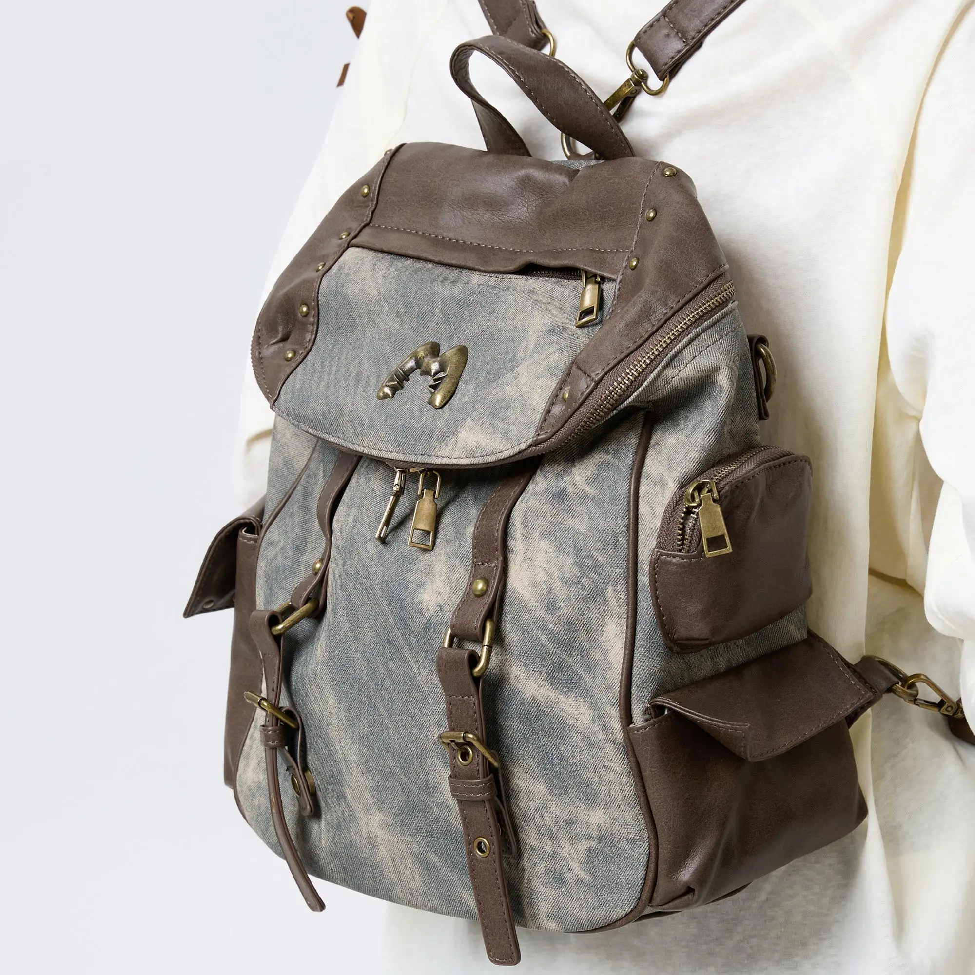 

Американский оригинальный ретро-металлический ремень с заклепками и пряжкой, украшение, трехмерный дизайн с несколькими карманами, модные рюкзаки большой вместимости