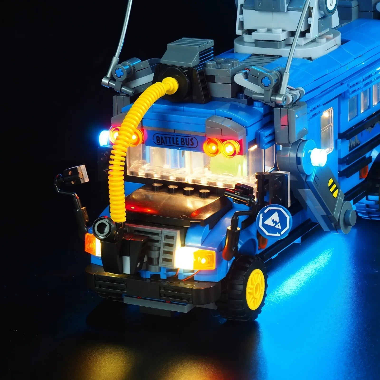 مجموعة إضاءة LED MAXCXT لسلسلة ألعاب حافلة المعركة LEGO 77073 مصباح ديكور ذاتي الصنع لا يشمل مجموعة مكعبات بناء ليغو ﻿