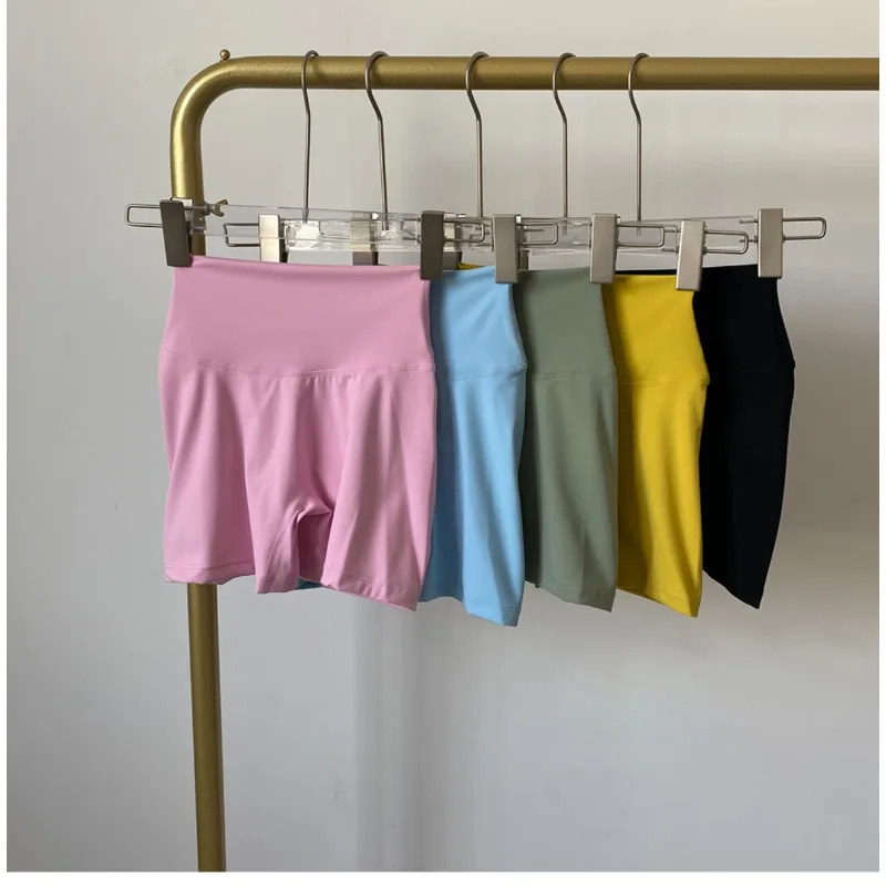Peach high waisted and hip lifting yoga pants, a leg lengthening tool with elastic Y-shaped pleated women's fitness shorts