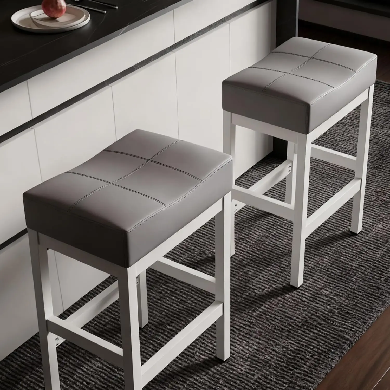 

Серые барные стулья, набор из 2-х барных стульев - барные стулья-седло с изогнутой поверхностью, табуреты на стойке с толстой обивкой и фовлином