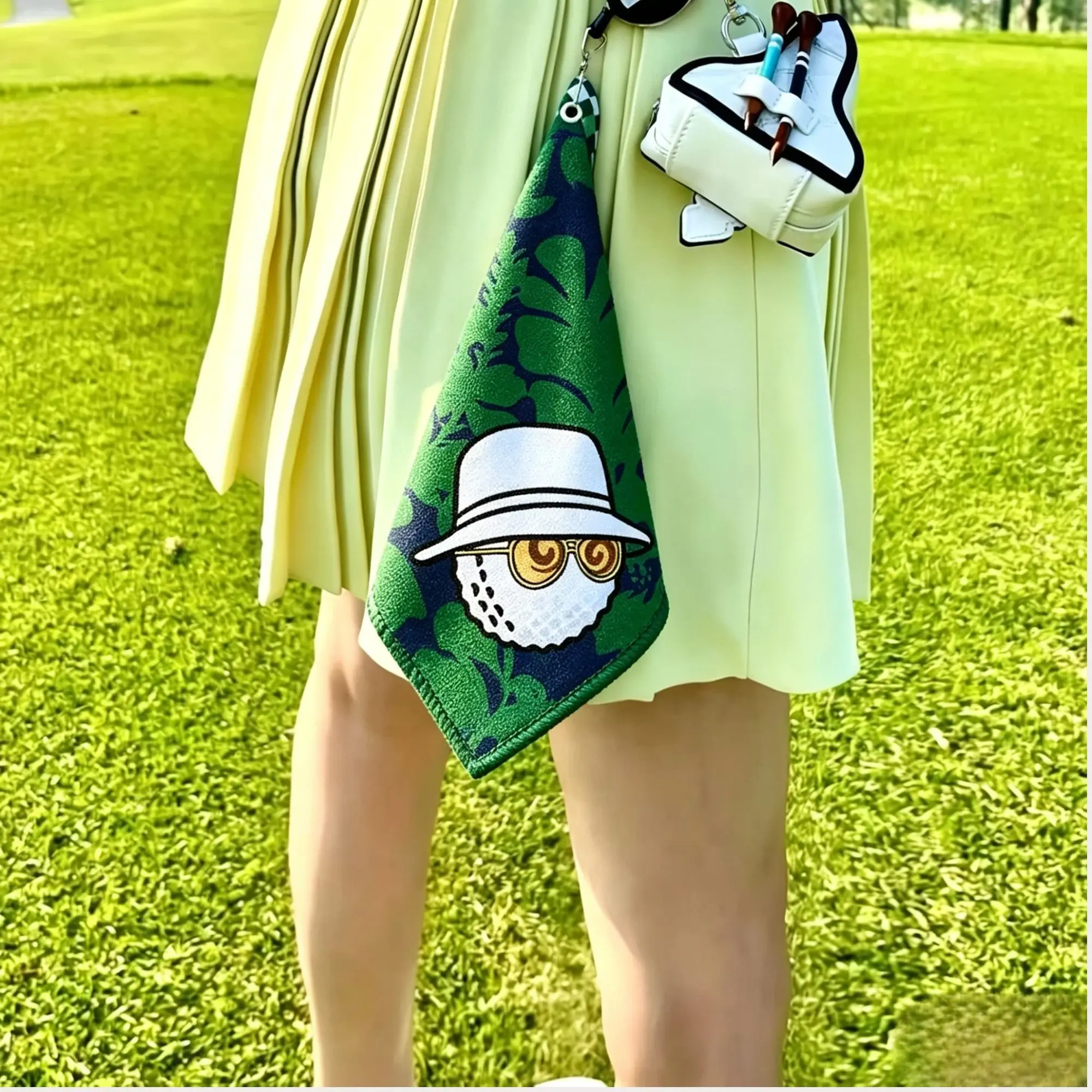 High-Quality Golf Towel, Stylish And Unique, Double-Layered And Durable, with a Retractable Hook, Quick-Drying, Super Absorbent