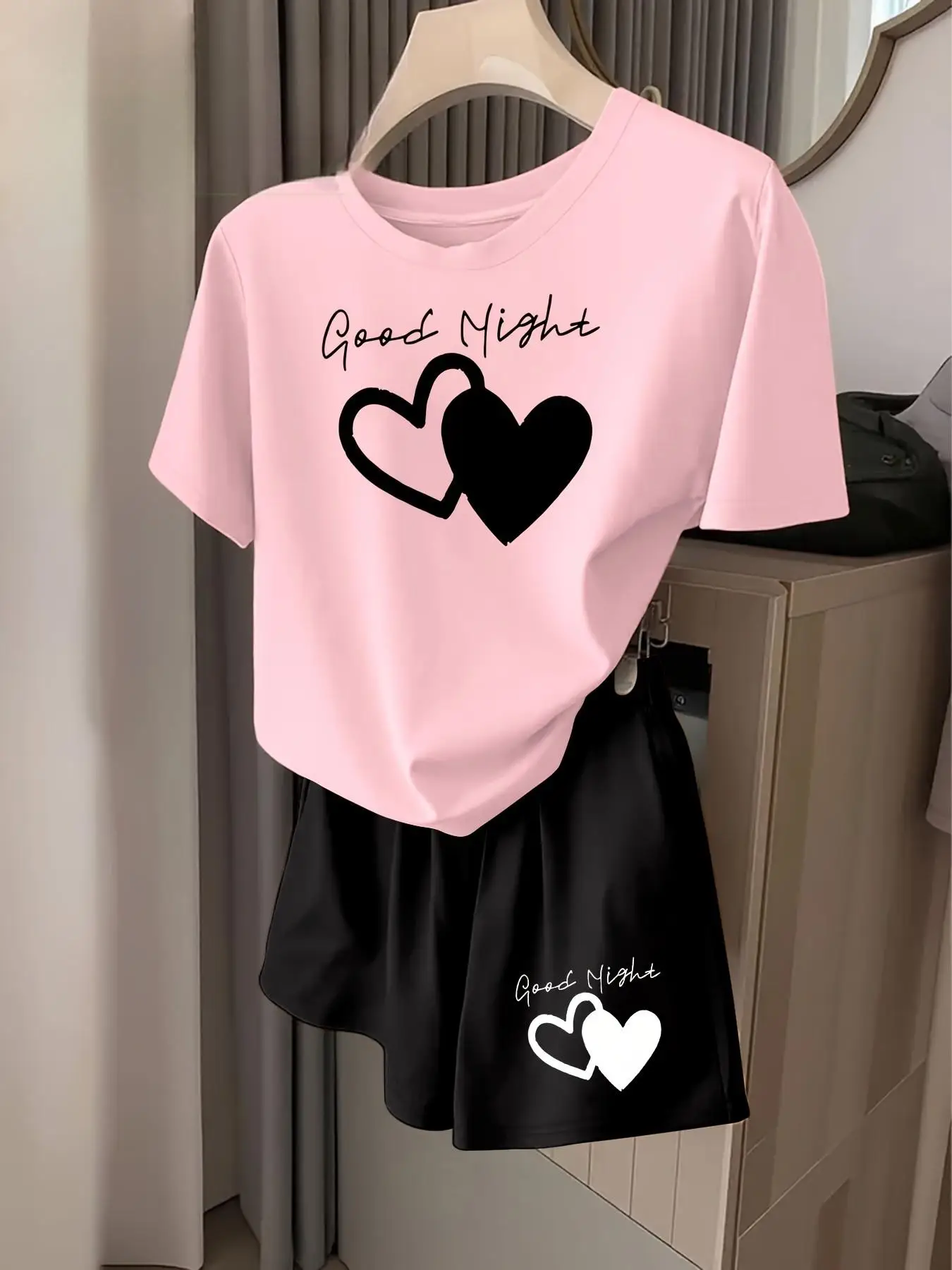 Summer women's suit with heart-shaped print lightweight and breathable casual and fashionable streetwear clothing