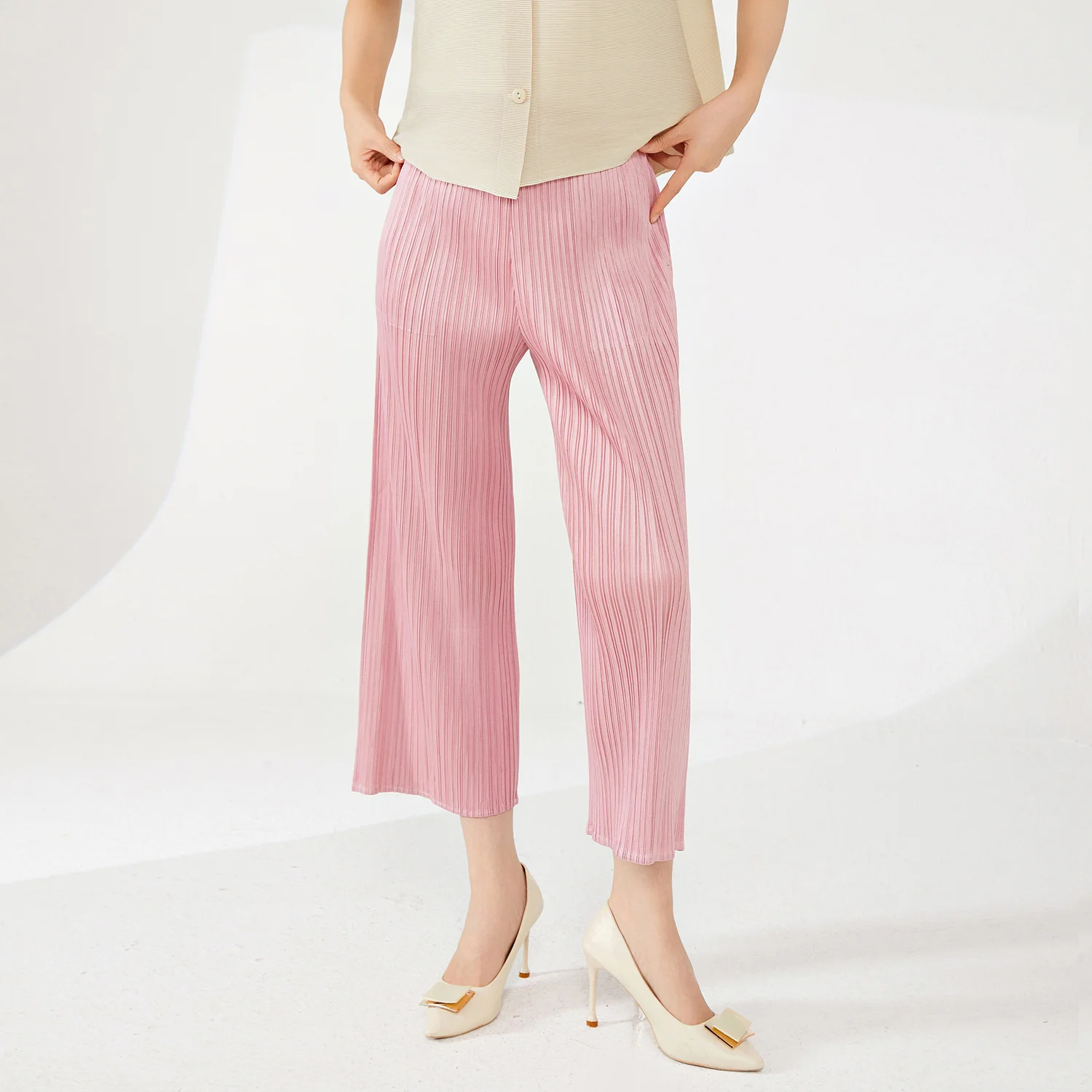 High Quality Women's Summer Fashion Breathable and Stretchy Wide Leg Straight Cropped Pants With Elastic Waist Casual Style