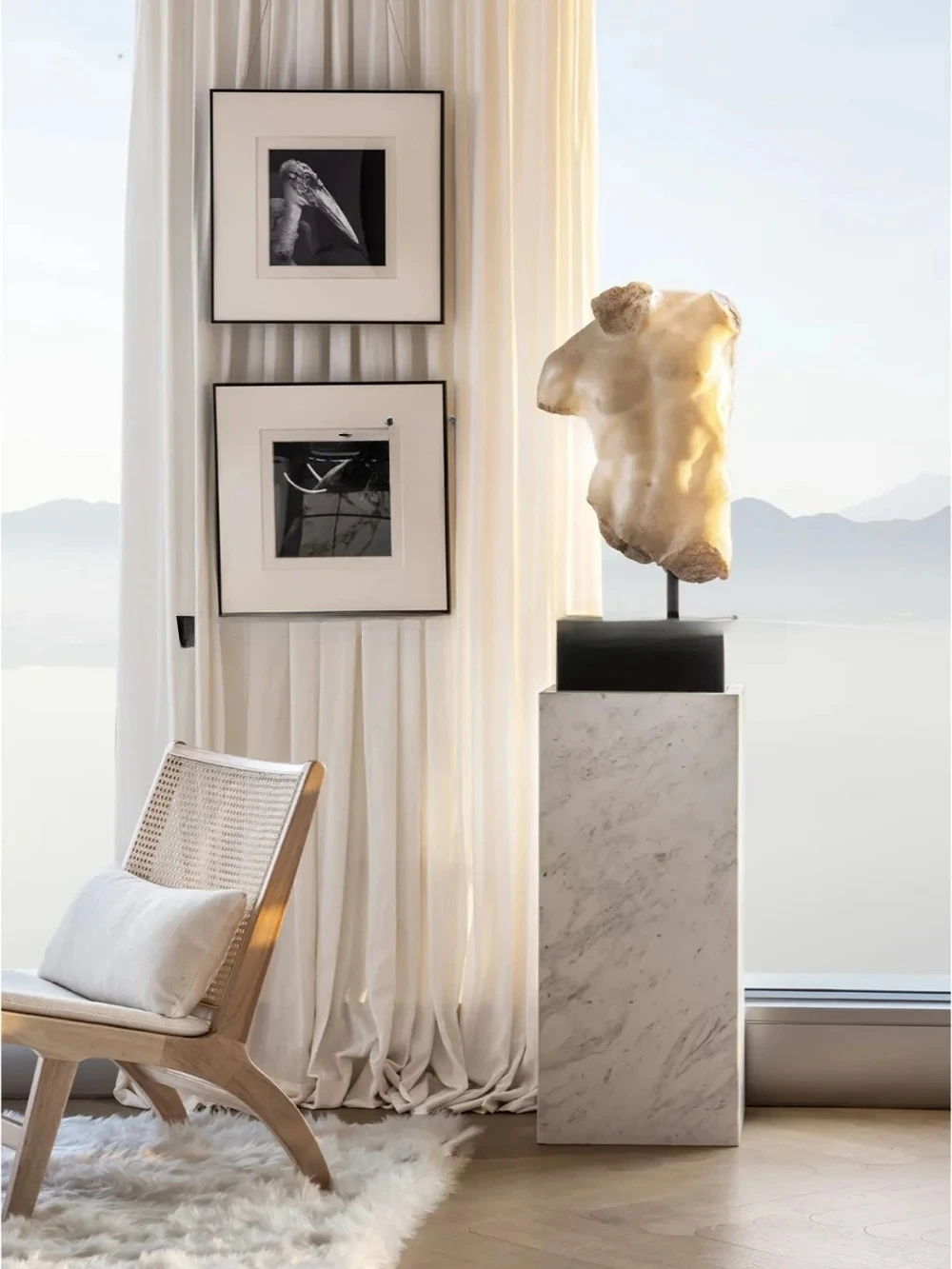 Half Body Male Torso Sculpture of Strength and Beauty for Entrance Hallway Living Room Artistic Creative Resin Ornament
