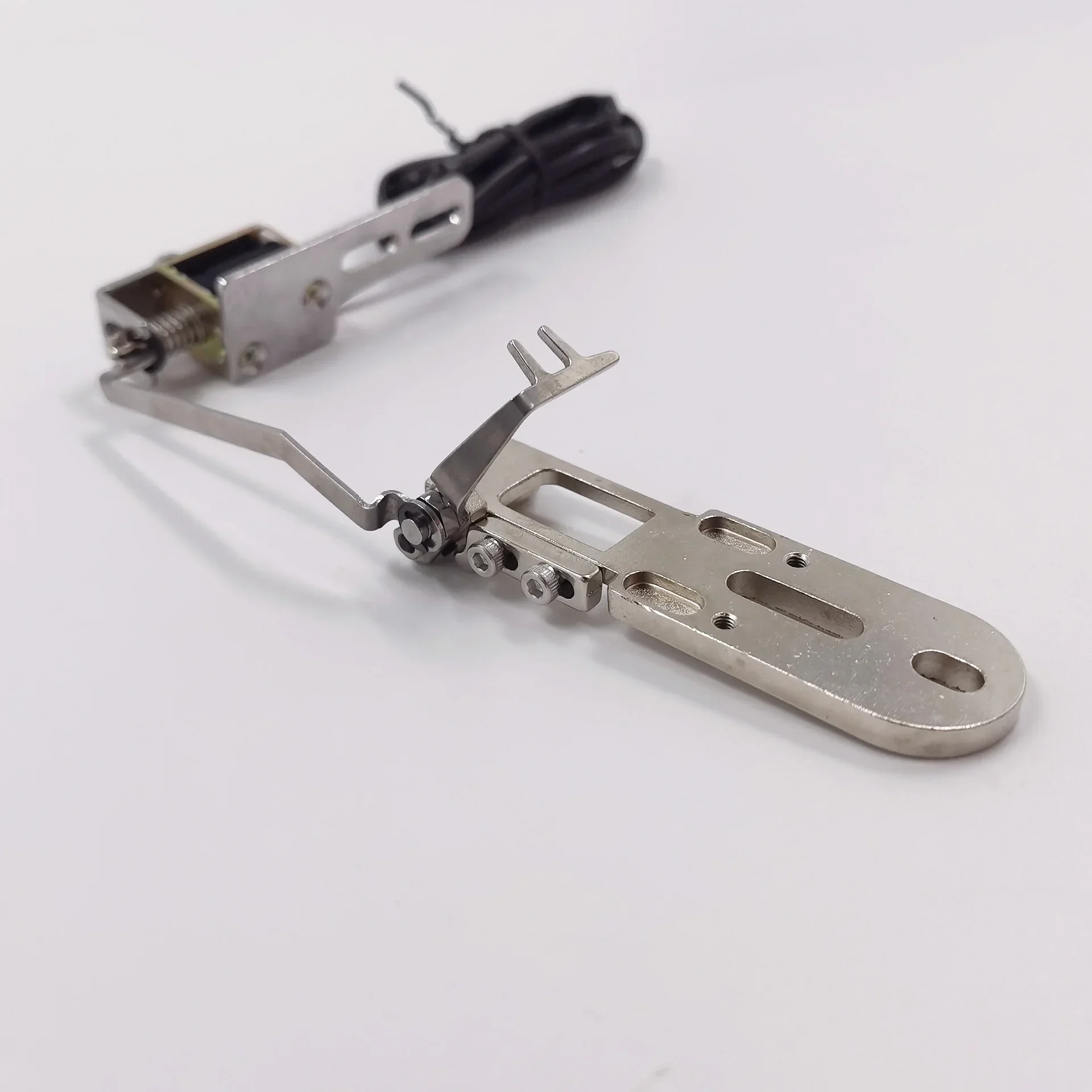 China High Quality Wire Cutting Device for Embroidery Machine Hat Embroidery Machine Accessories