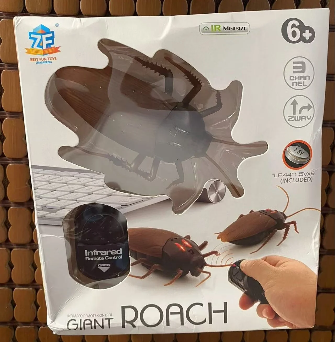 

Funny Joke Toy Remote Control Animal LED Light RC Insects Ant Cockroach Spider Electronic Pet Robot Model Prank Trick Toy gift