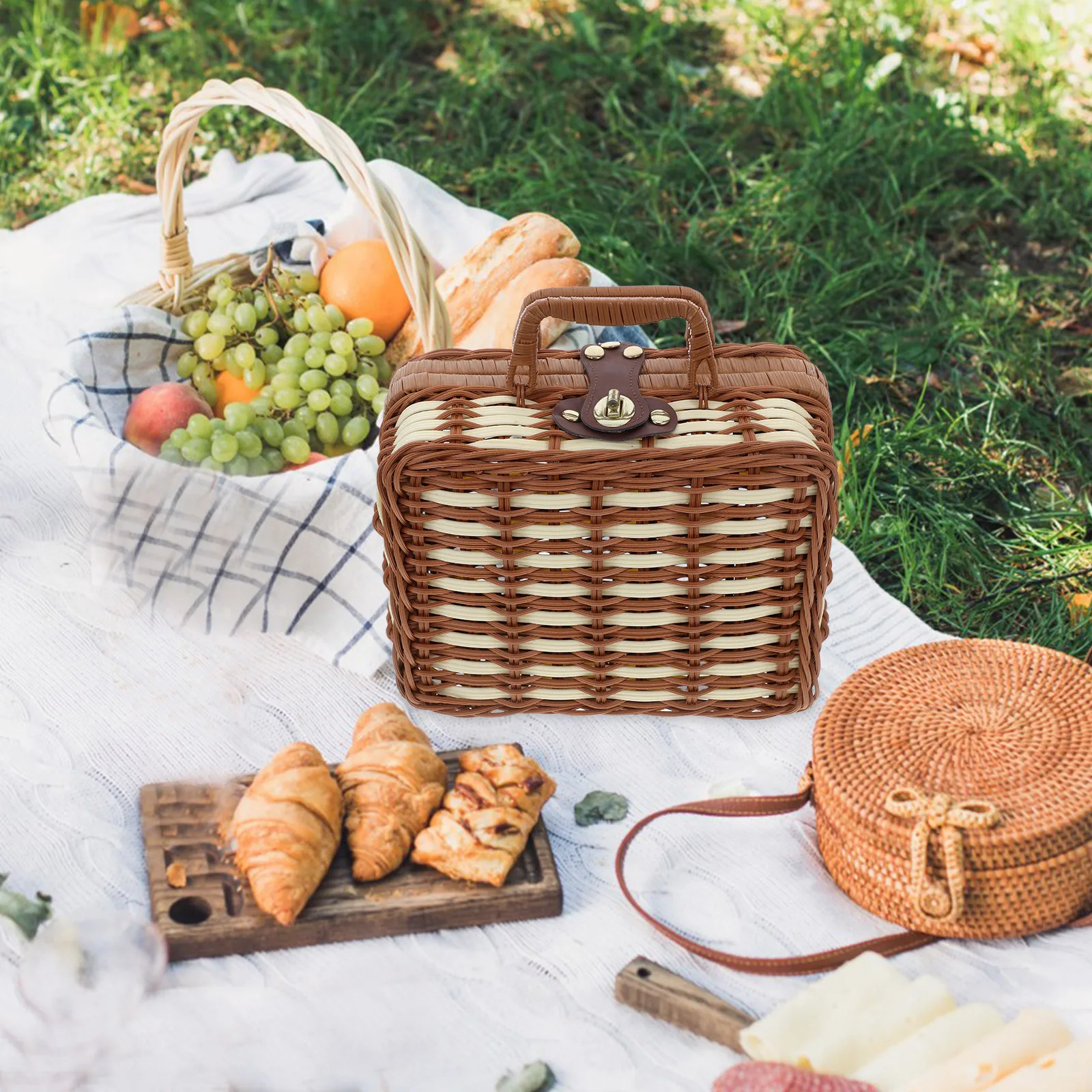 

Simulated Rattan Vintage Storage Case Handwoven Lightweight Picnic Suitcase for Travel Photography Prop Decorative Sundries