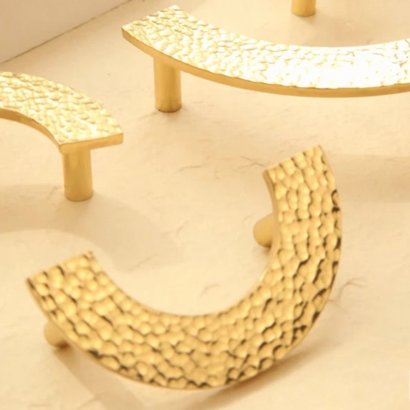 Nordischer Luxus-Messinggriff mit halbrundem Griff, gerändelt, für Kleiderschrank, Küchenschrank, Türgriffe, Schubladengriffe, Möbelgriffe – Detail 3