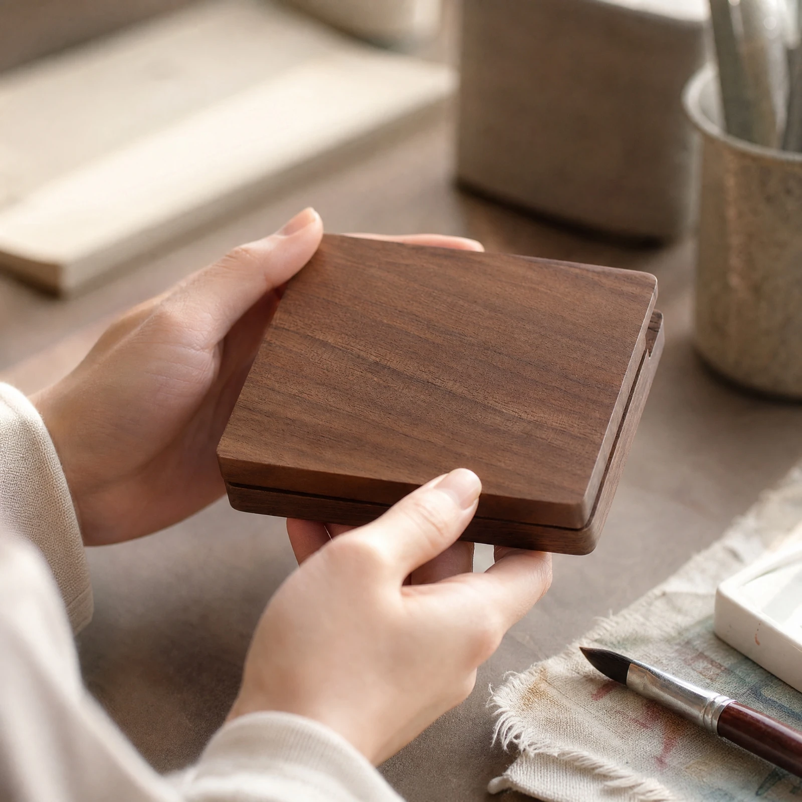 Wooden Watercolor Paint Box Wood-Grain Finish Folding Watercolor Palette with Mixing Surface Pigment Holder Box Long-Lasting