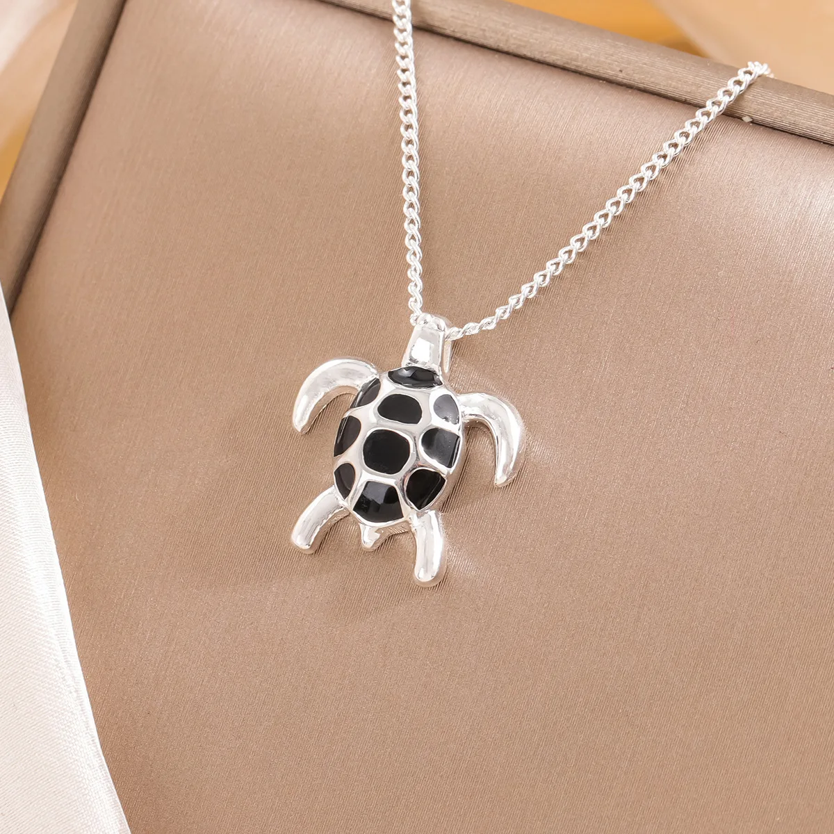 New Arrival Creative Popular 925 Sterling Silver Jewelry Female Lovely Turtle Shape Clavicle Chain Pendant Necklaces  XL087