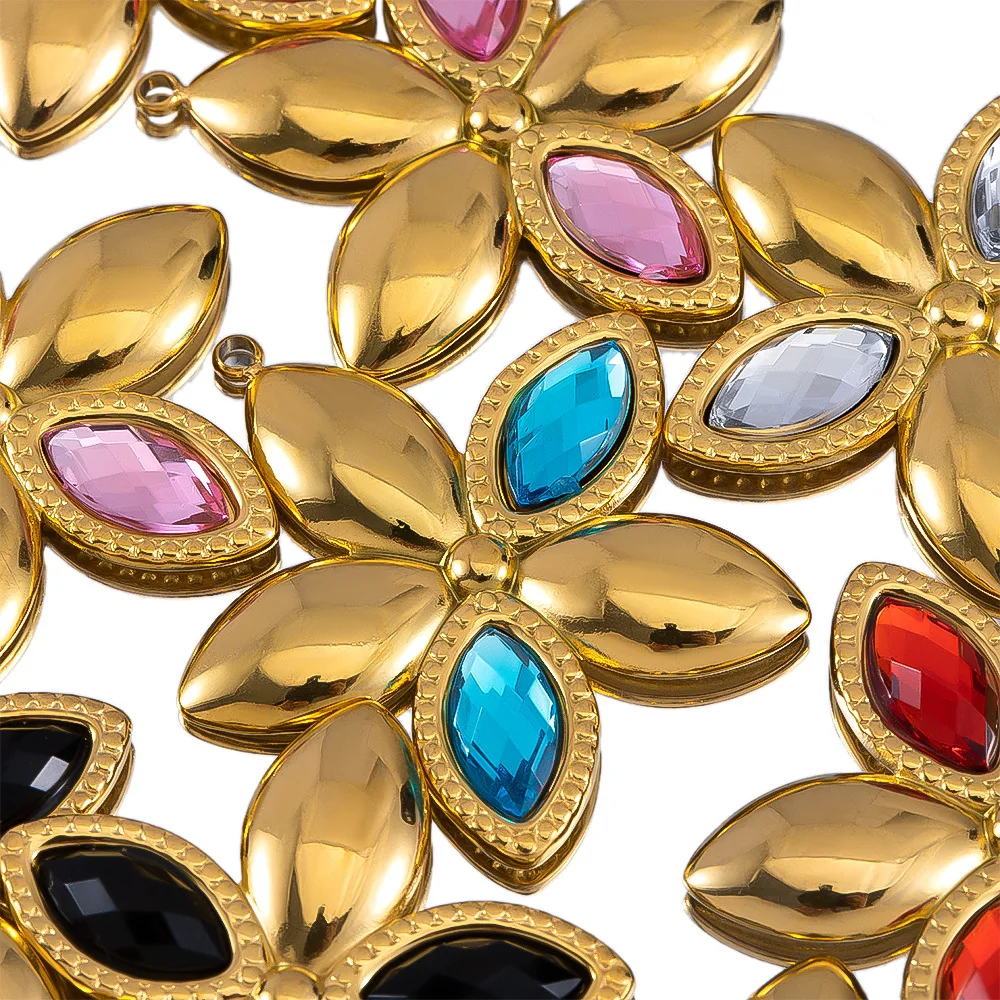 

Retro Style Inlaid Rhinestone Flower Pendant Stainless Steel 18K Real Gold Electroplating Color Preservation