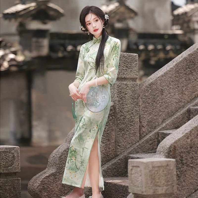 

Новое китайское платье-ципао с рукавом три четверти для весны и лета: повседневный и девичий стиль, улучшенный замшевый дизайн для молодых девушек