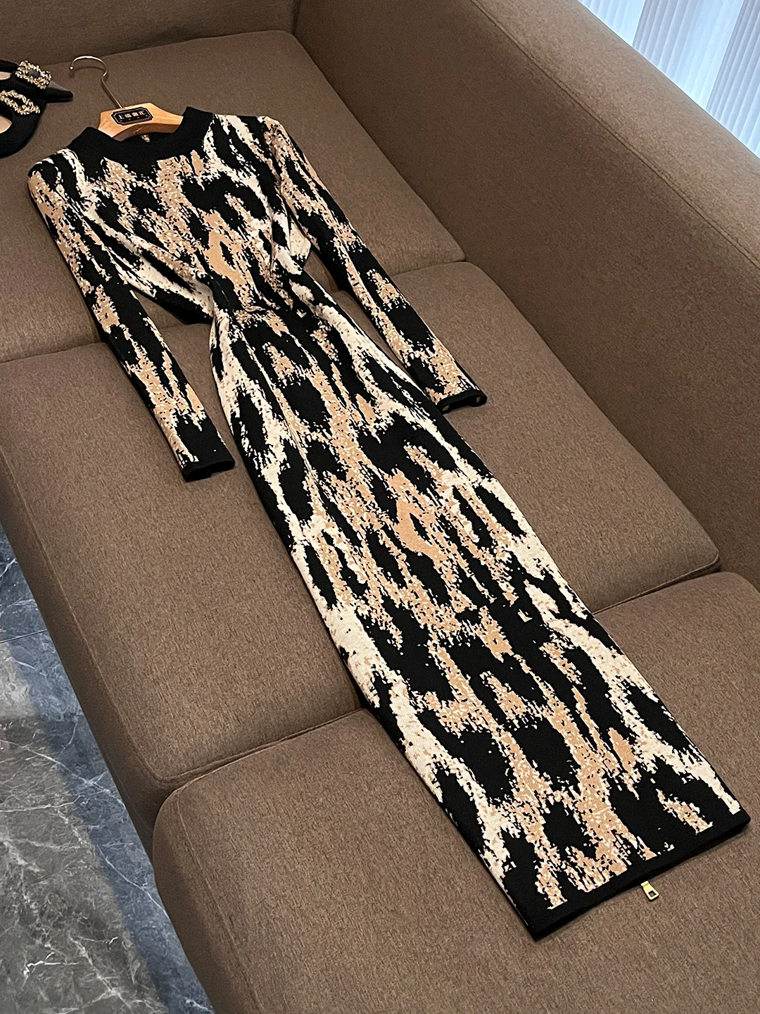 

Высококачественное модное вязаное платье с круглым вырезом, облегающее, с длинными рукавами, с леопардовым принтом, для женщин, для повседневной носки, зимнее, новая модель