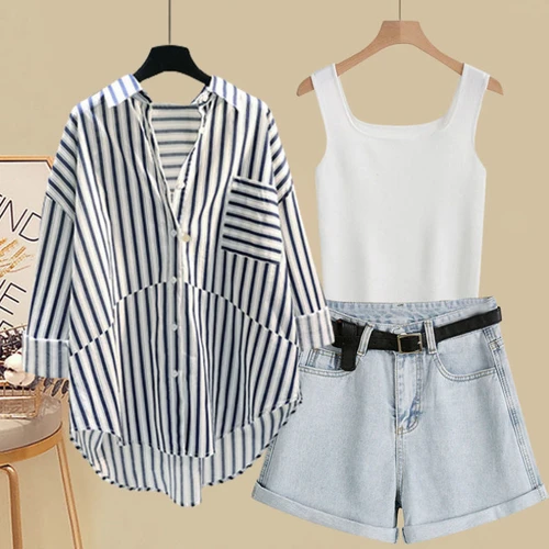 Imagen 2 del producto Traje de primavera y verano para mujer, nueva versión coreana, camisa con protección solar, chaleco, pantalones cortos vaqueros versátiles adelgazantes, conjunto de tres piezas 2023