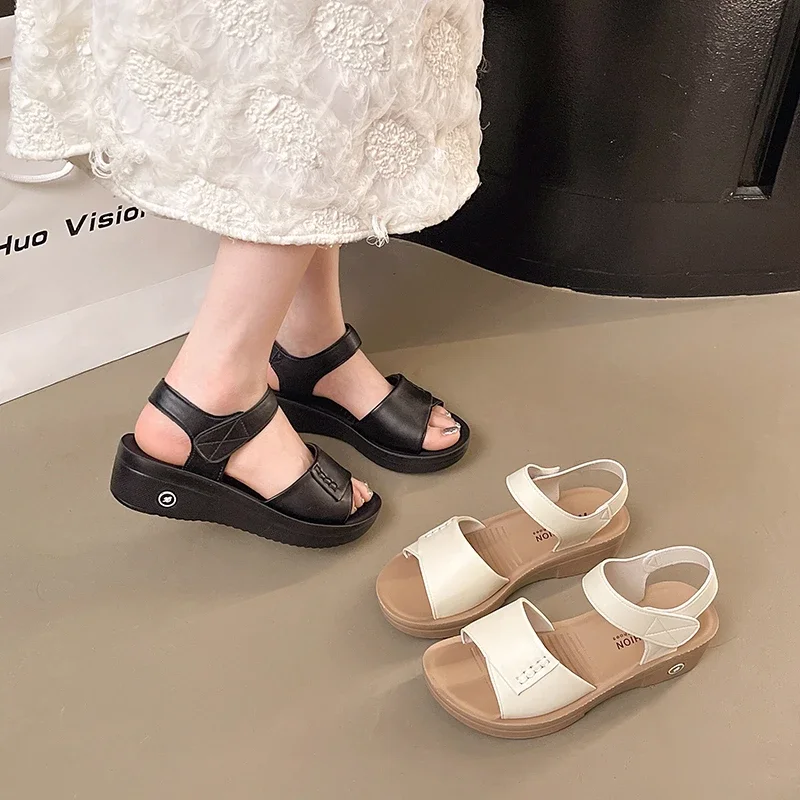 Classic Design Ladies Summer Slippers Anti Slip Stable Outsole Timeless Style for All Season Indoor Outdoor Leisure Daily Wear