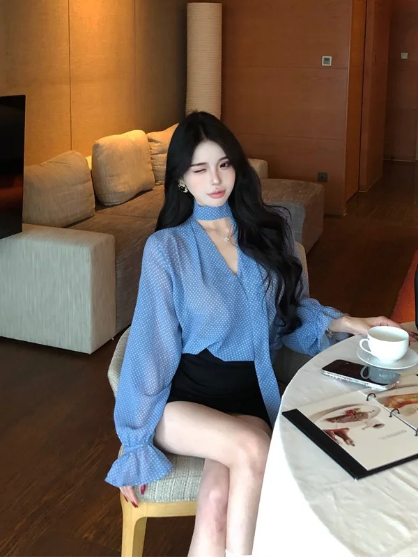 

Chic Blue Polka Dot V-Neck Long Sleeve Women's Shirt Loose Fitting Korean Style Fashionable Top for Autumn Season
