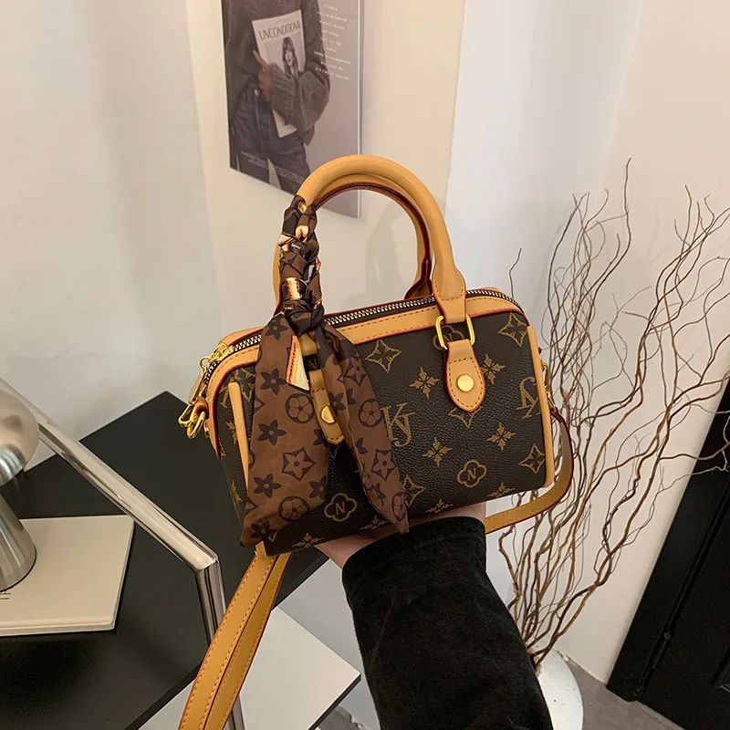 

2025 Winter Women's Pillow Bag, Genuine Leather Multi-way Shoulder Crossbody Purse, Vintage Quilted Soft Tote for Daily Casual