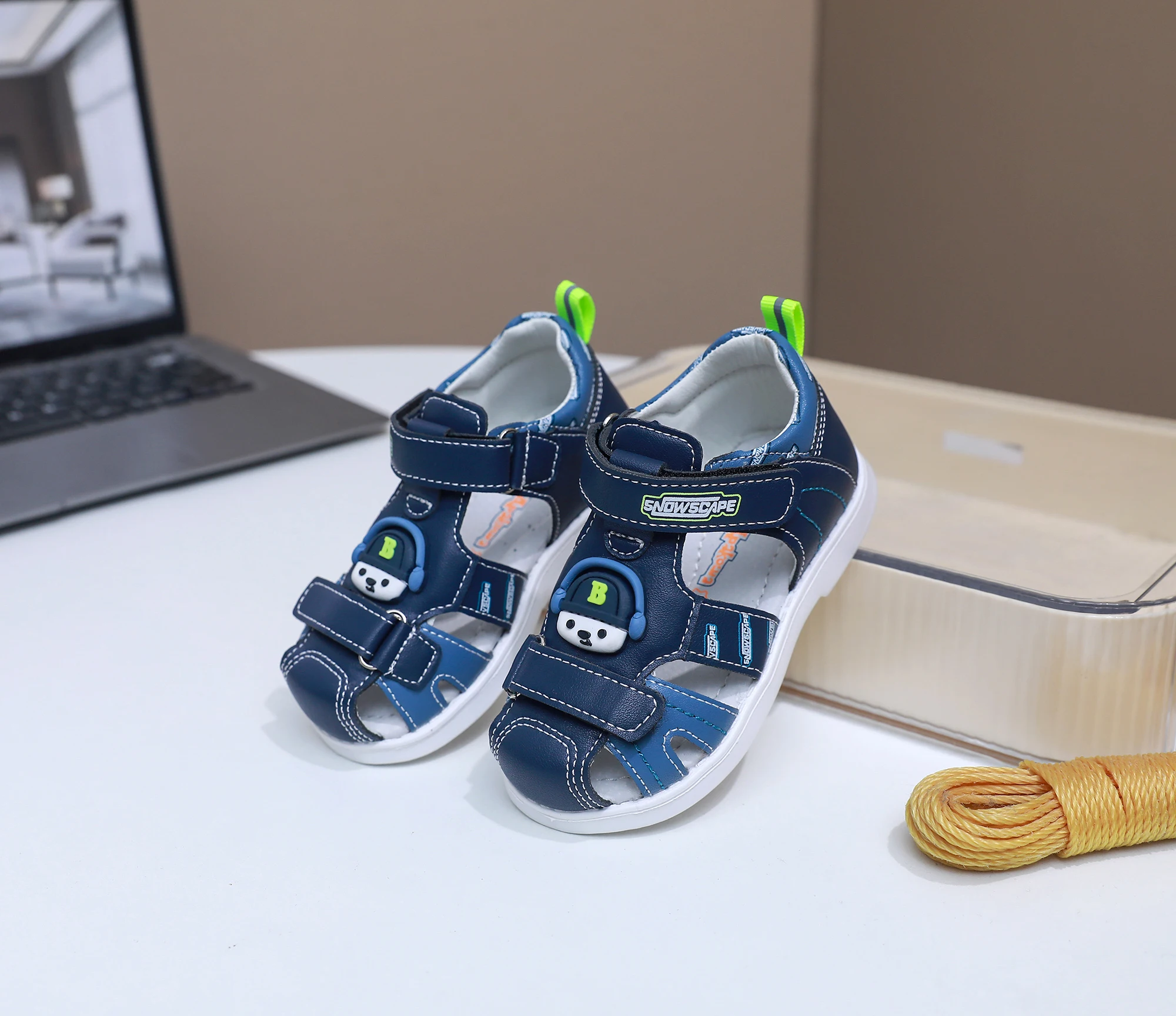 Boys' Closed-Toe Fashion Sports Sandals, Hollow-out Lightweight Sole, Suitable for Spring, Autumn and Summer