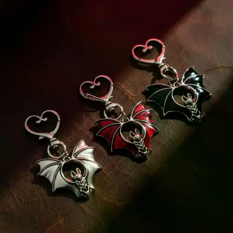 Grunge Gothic Bat Keychain Heart Buckle Design for Boots Bags Backpack Women Punk Style Accessories