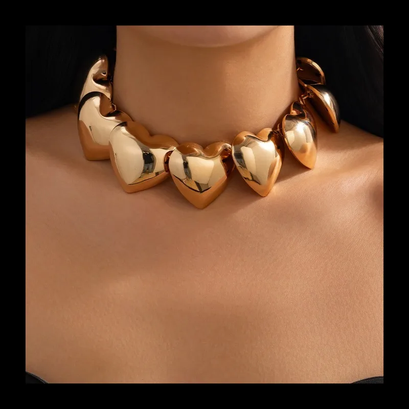 قلادة الربط على شكل قلب الخوخ البارد والناعم، شعور معدني فاسق جديد