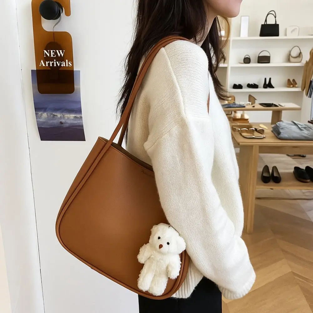 

Popular Korean Style PU Leather Shoulder Bag Solid Color Soft Tote Bag with Bear Pendant Large Capacity Handbag Commuting