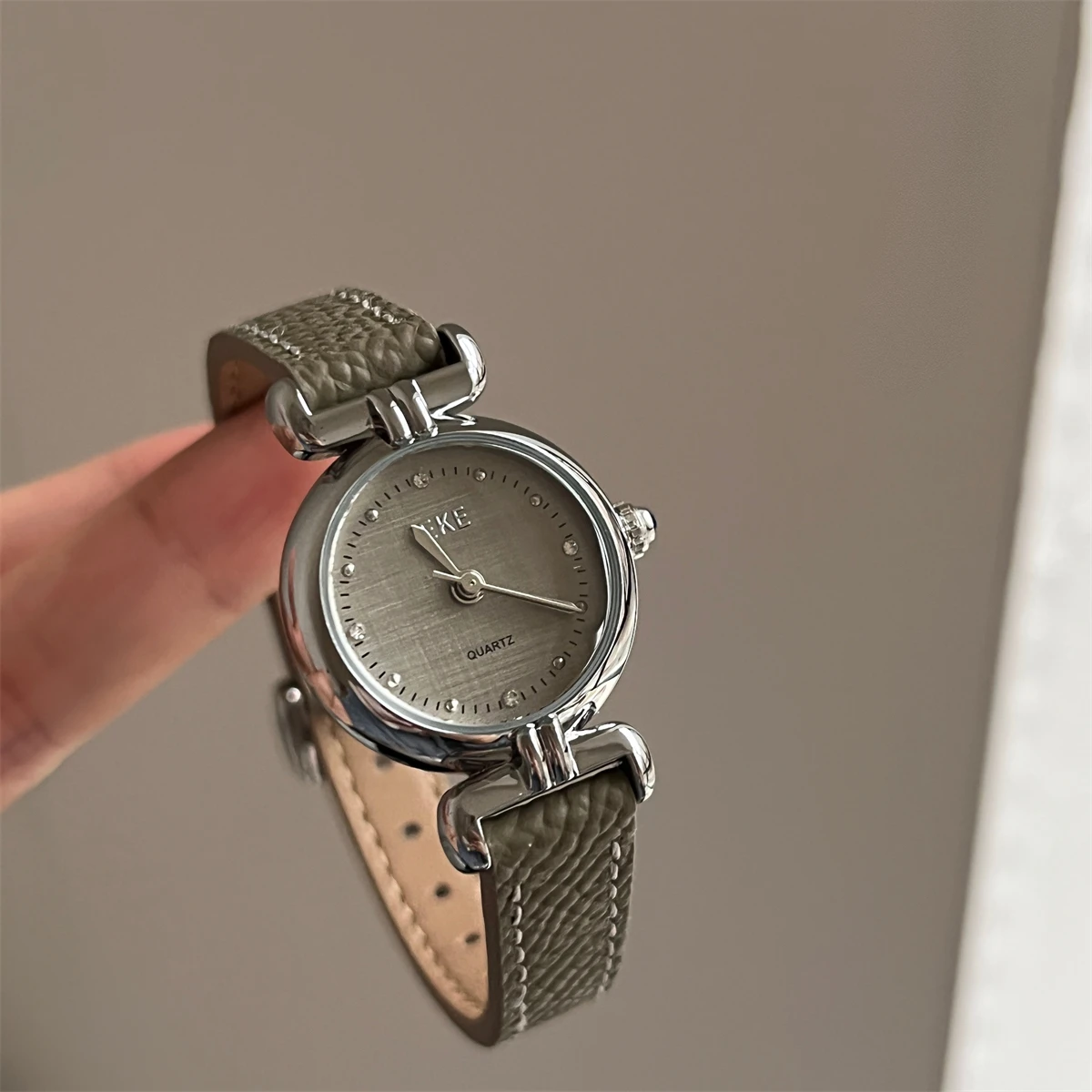 reloj-de-mujer-serie-greyluxurioussophisticado-y-versatil-de-cuarzo-un-regalo-perfecto-para-su-novia-accesorio-de-mujer