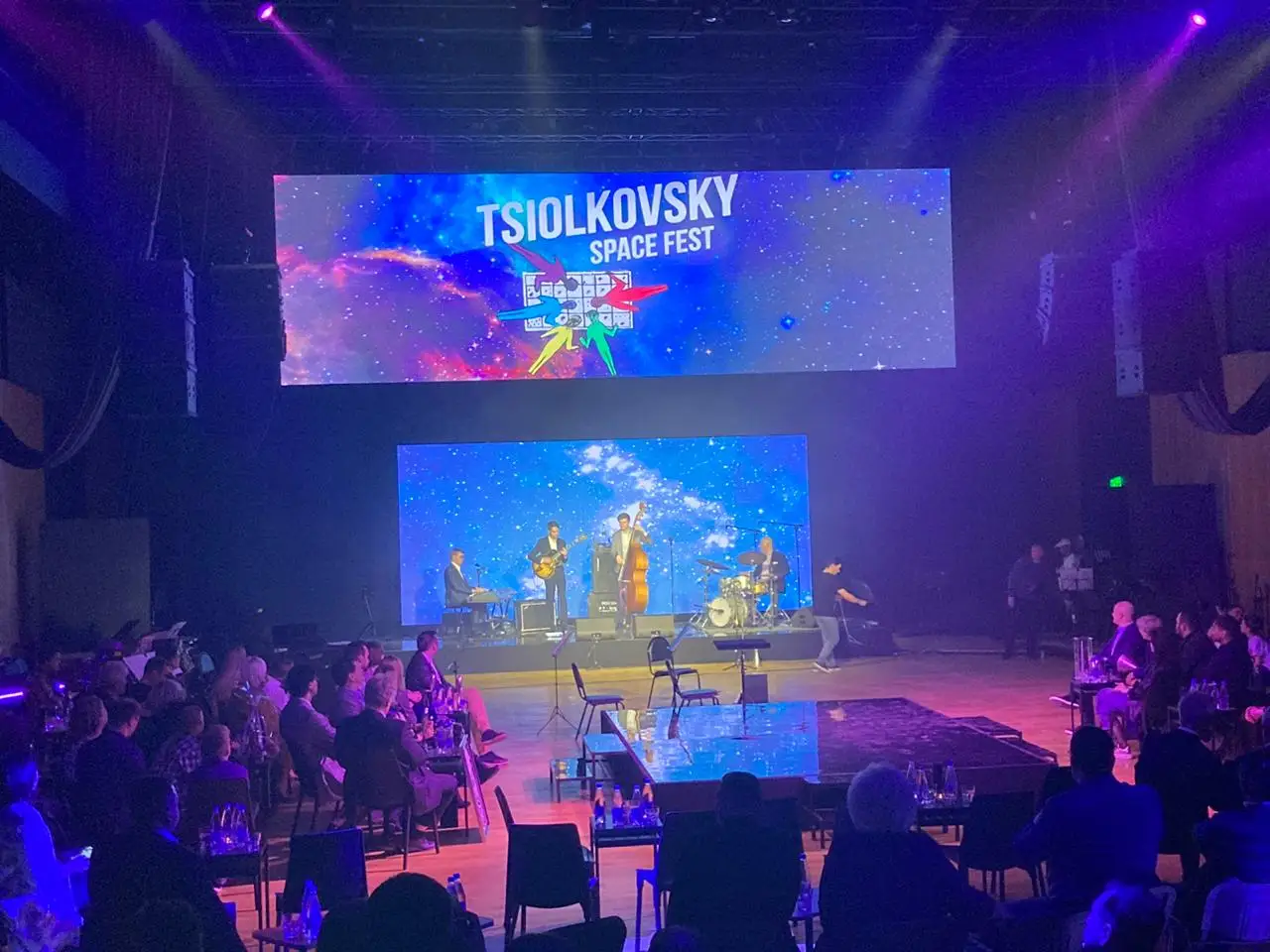 China Factory 8K Outdoor Led Display 7680Hz With Led Display Screen System Use for Event Performance Background