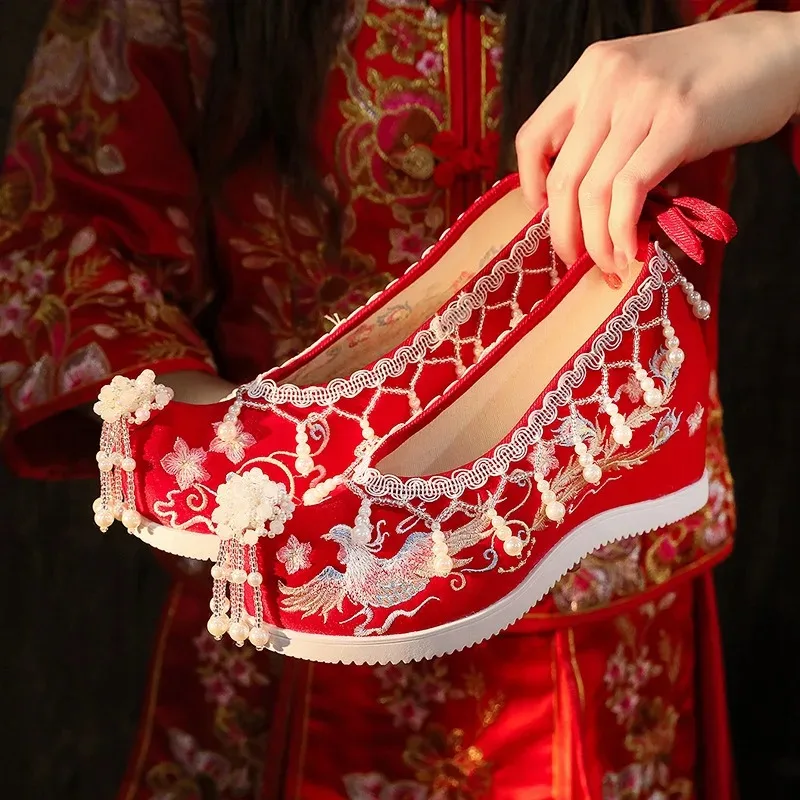 Women Embroidered Wedding Shoes Chinese Traditional Wedding Hanfu Footwear Women Hidden Heels Internal Height Increasing Shoes