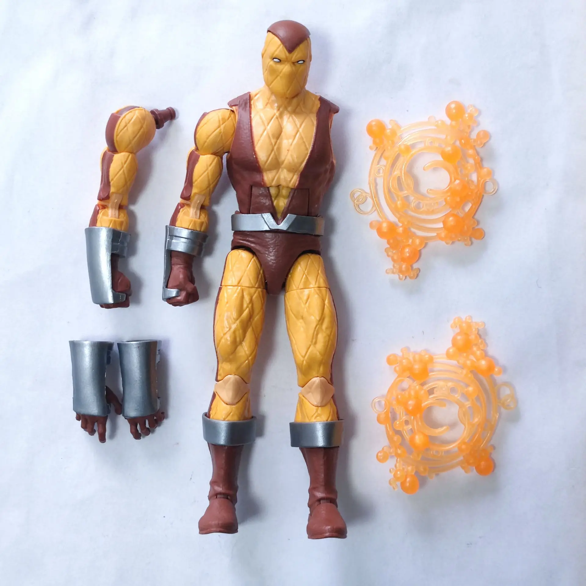 Figura de acción suelta de 6 pulgadas Marvel Legends Vintage Retro Shocker con cuerpo incompleto y defectuoso