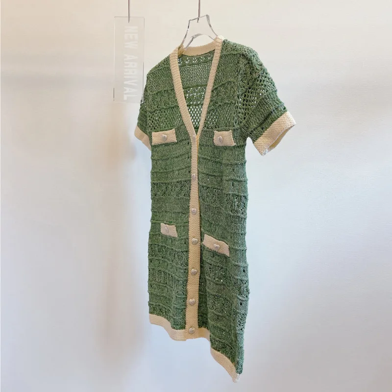 CHUJIE Französisches Strickkleid mit V-Ausschnitt und Kontrastbesatz, durchsichtiges, figurbetontes Minikleid SS25