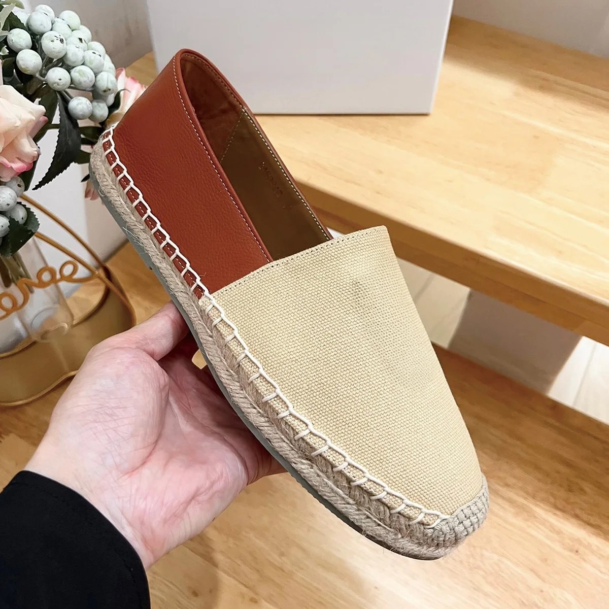 2026 High Quality Autumn Women Round Toe Slip On Contrast Panel Casual Flat Shoes ch26022604