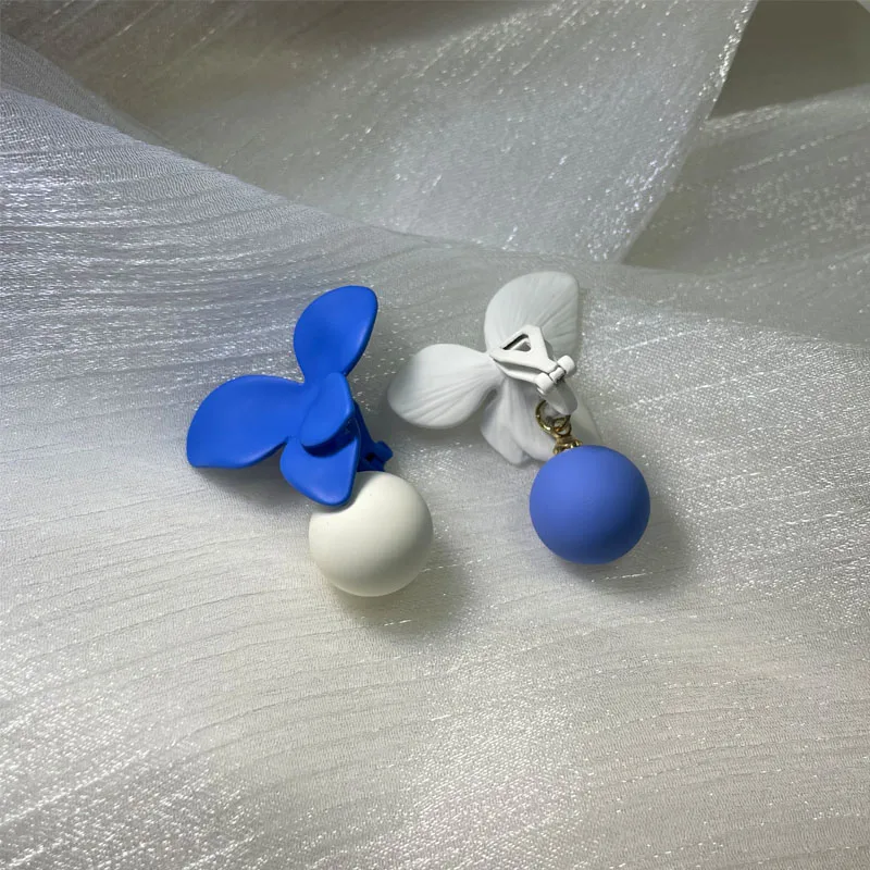 1 Pair Blue and White Flower Petal Stud Earrings for Women Parties Holidays Fashion Party Jewelry Accessories for Daily Wear