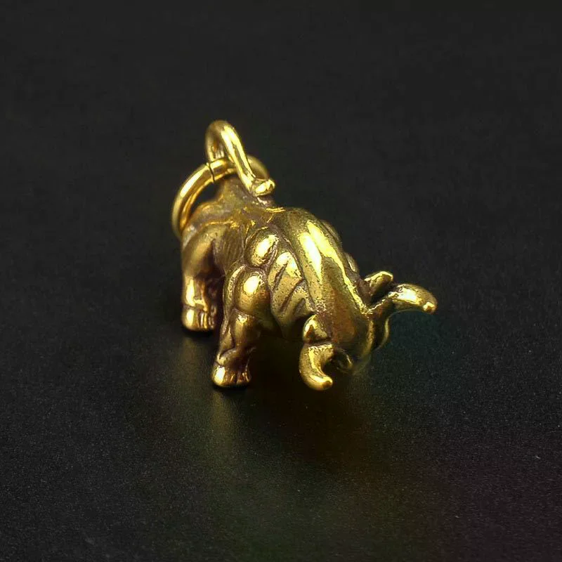 Mini Retro Brass Wall Street Bull Statue Sculpture Hand Toy Gift Keychain Ornament Home Office Desk Decorative Ornament - Image 2
