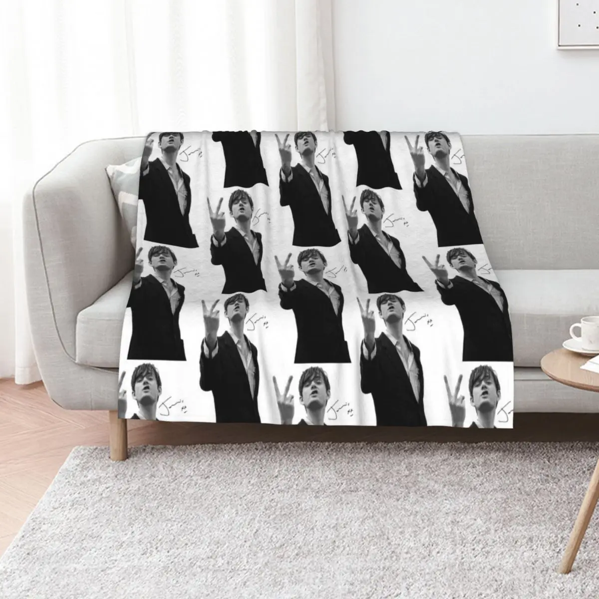 Jarvis Cocker Outline V Sign Artwork with Autograph Clear Background Iconic Throw Blanket Flannel Fabric Bed linens Blankets