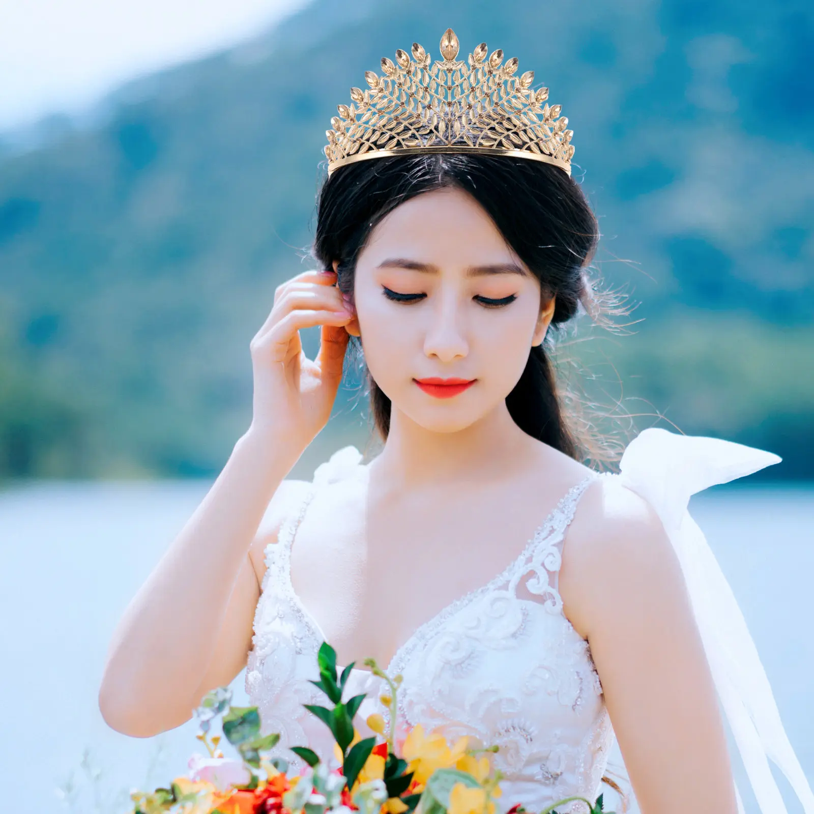 

Luxury Gold Finish Crown Headband for Bride Rhinestone Crystal Bridal Headpiece Wedding Accessory Women Elegant Formal Wear