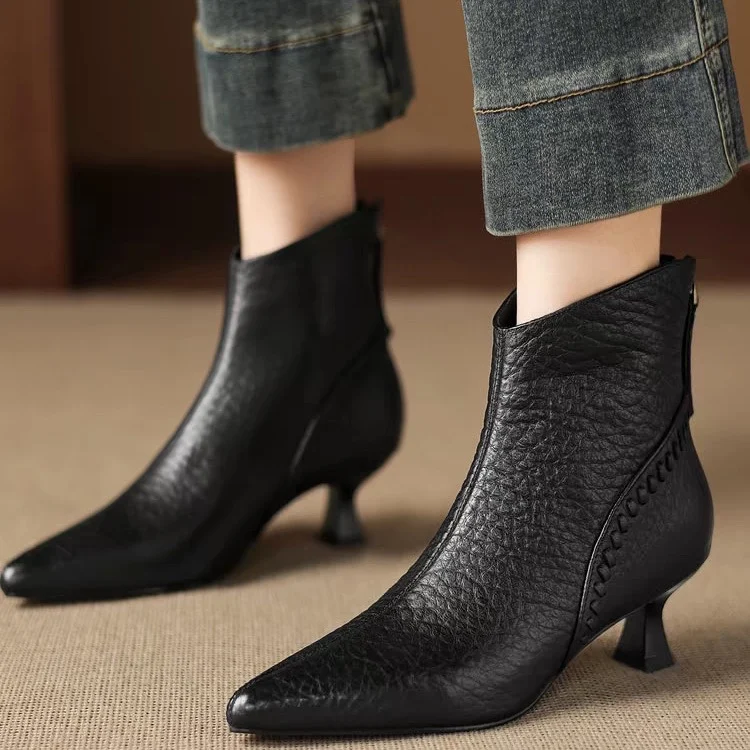 Pointed-toe zipper ankle boots, with their unique upper, are fashionable shoes for daily commuting and casual wear for women