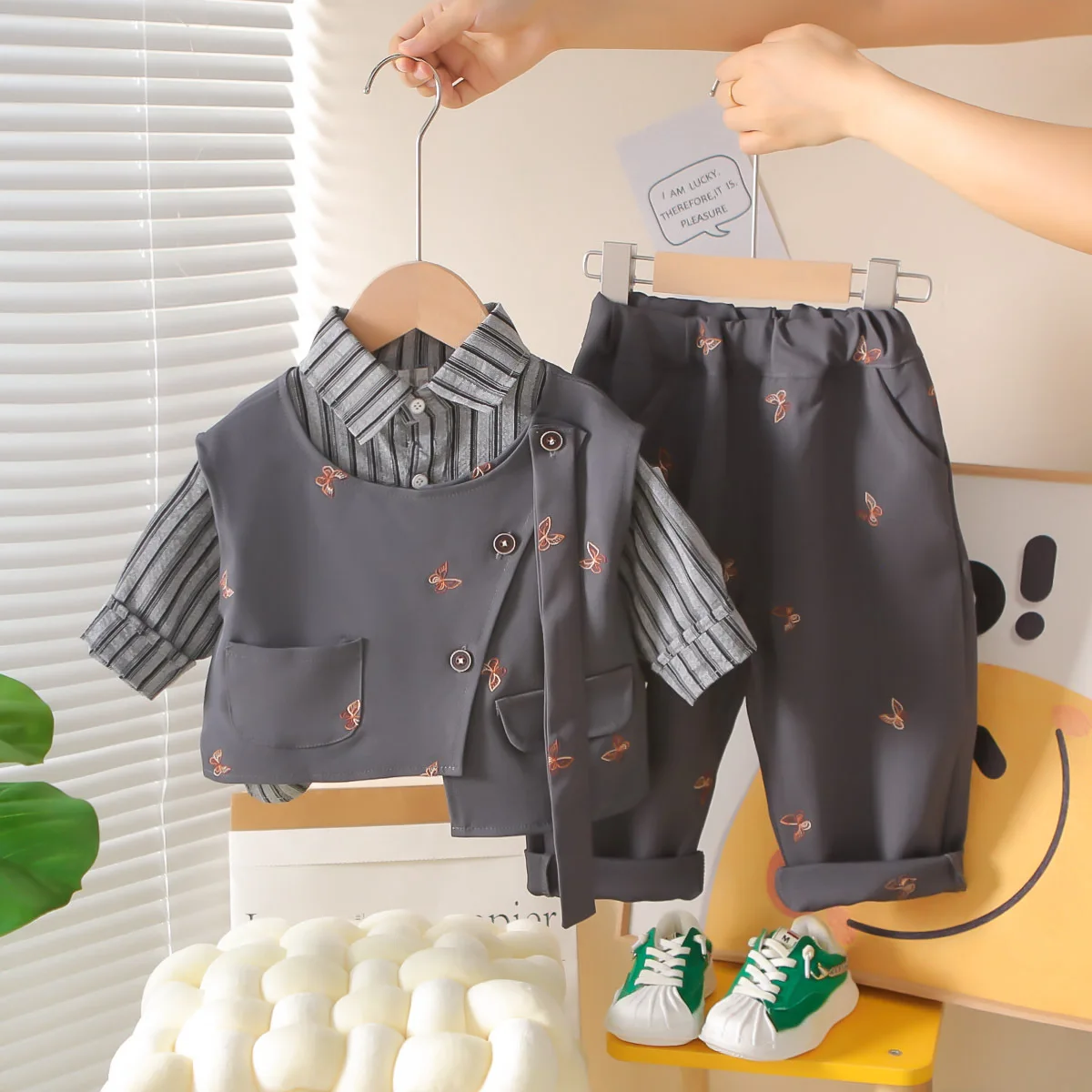 Boys' Suit 2026 Spring and Autumn New Children's Clothes Boys' Baby Foreign Cool Handsome Suit Bow Vest Three-piece Set