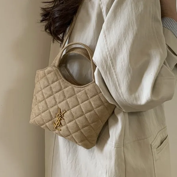 

Logo Print Quilted Bucket Bag, 2025 Trendy Shoulder Bag for Women, Spacious Designer Inspired Purse for Day To Night