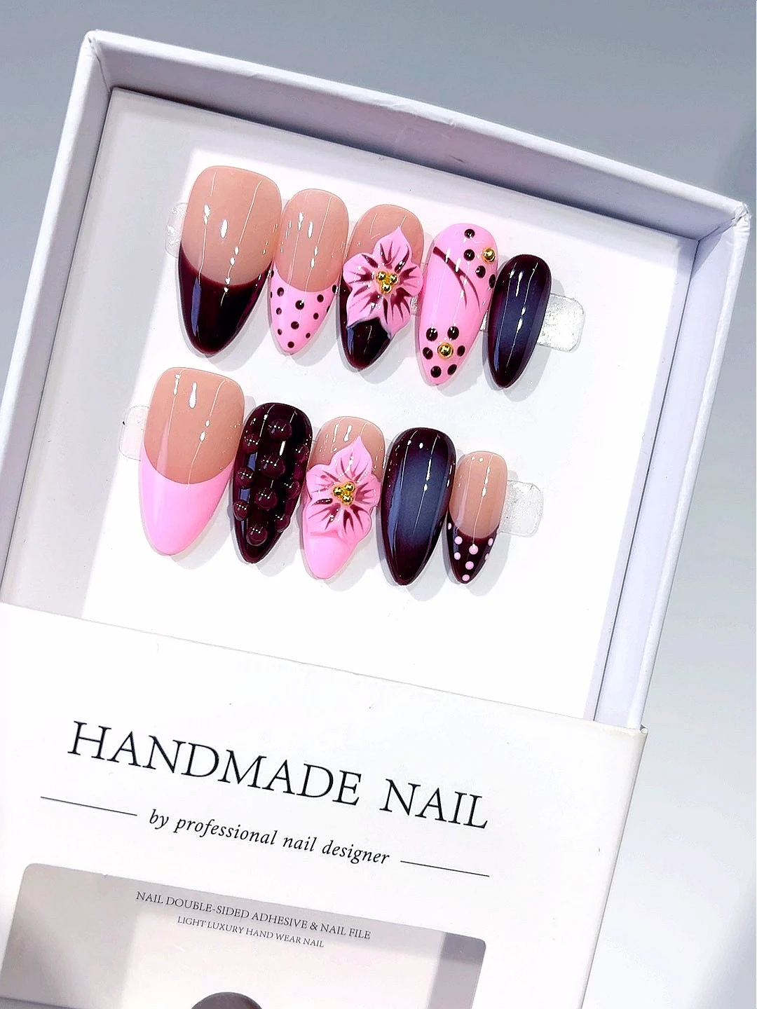 

Розовый бордовый 3D цветочный горошек со стразами и миндалем - элегантные накладные ногти ручной работы во французском стиле с градиентом (D587)